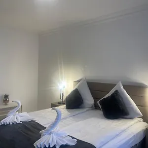 Shared Apartment, Friesenplatz Deutschland